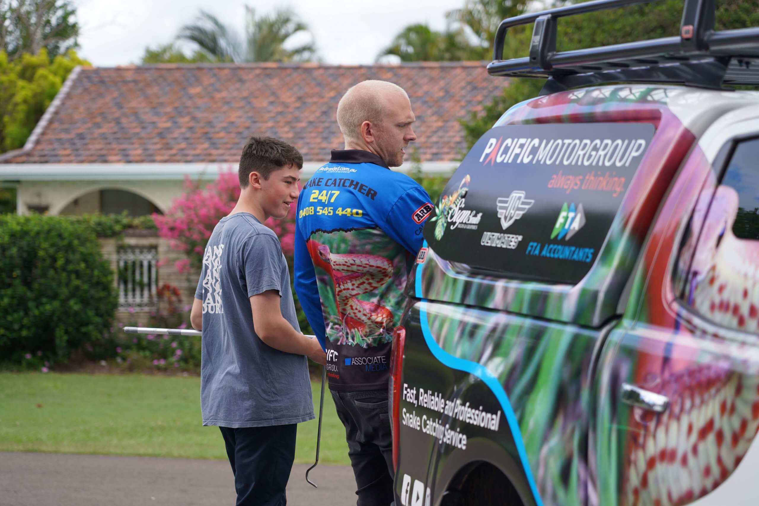 Stu and Moby jump into the snake catching car